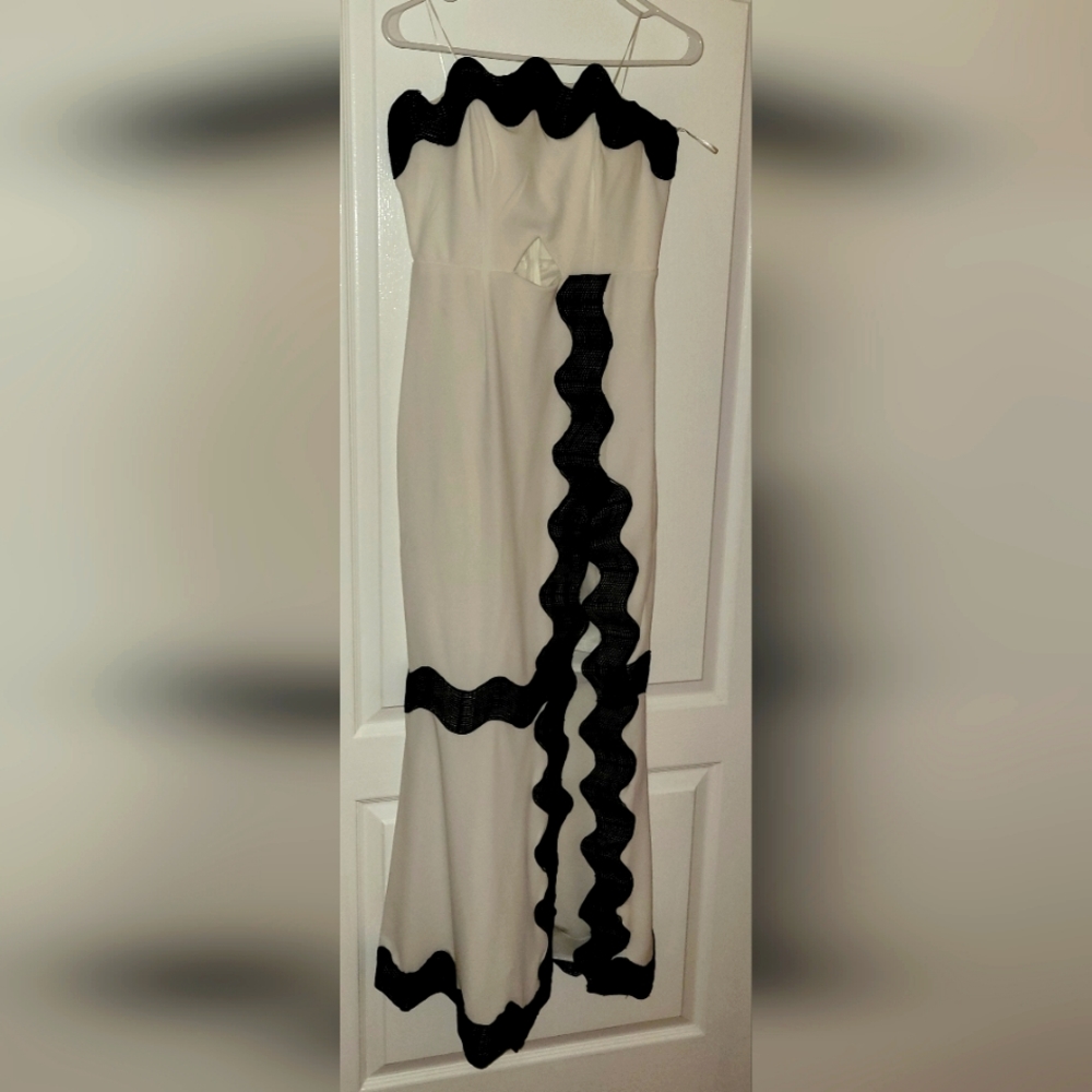 White dress with black fabrics, ideal for special occasions, Cocktail and Formal